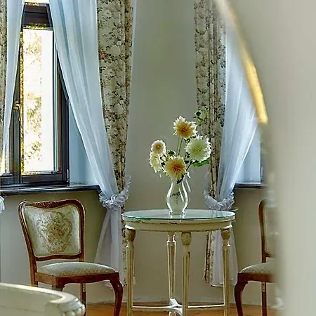 Palac W Orli - Pokoje, Restauracja Отель типа 