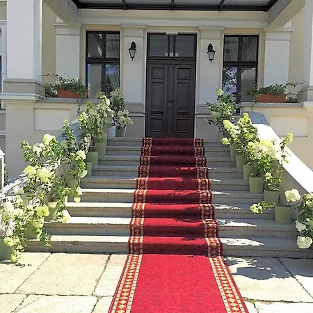 Palac W Orli - Pokoje, Restauracja Отель типа 