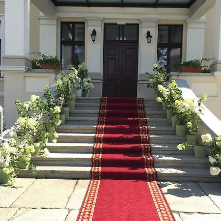 Palac W Orli - Pokoje, Restauracja