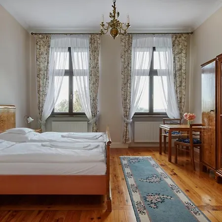 Bed & Breakfast Palac W Orli - Pokoje, Restauracja Kozmin
