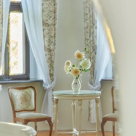 Palac W Orli - Pokoje, Restauracja Отель типа 