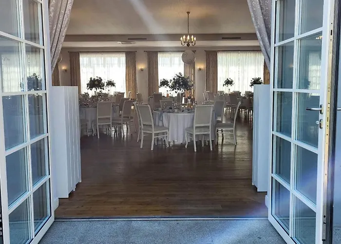 Palac W Orli - Pokoje, Restauracja Bed & Breakfast