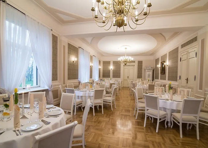 Palac W Orli - Pokoje, Restauracja Bed & Breakfast 4*