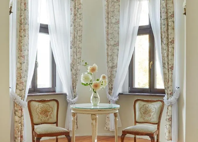 Palac W Orli - Pokoje, Restauracja Bed & Breakfast 4*