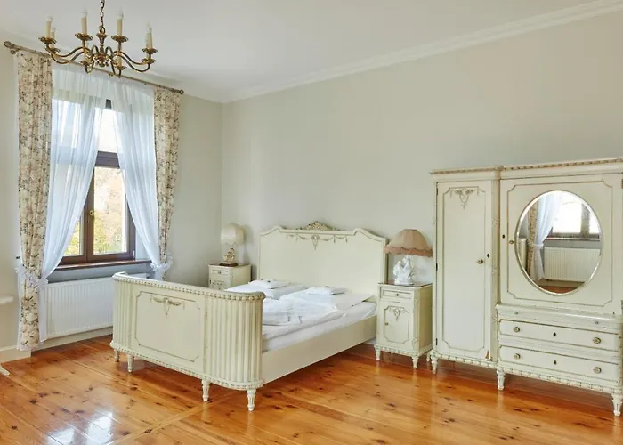 Palac W Orli - Pokoje, Restauracja Bed & Breakfast