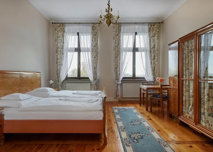 Panzió Palac W Orli - Pokoje, Restauracja Koźmin