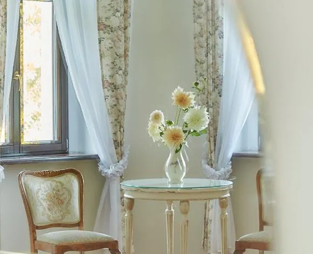 Palac W Orli - Pokoje, Restauracja Bed & Breakfast 4*